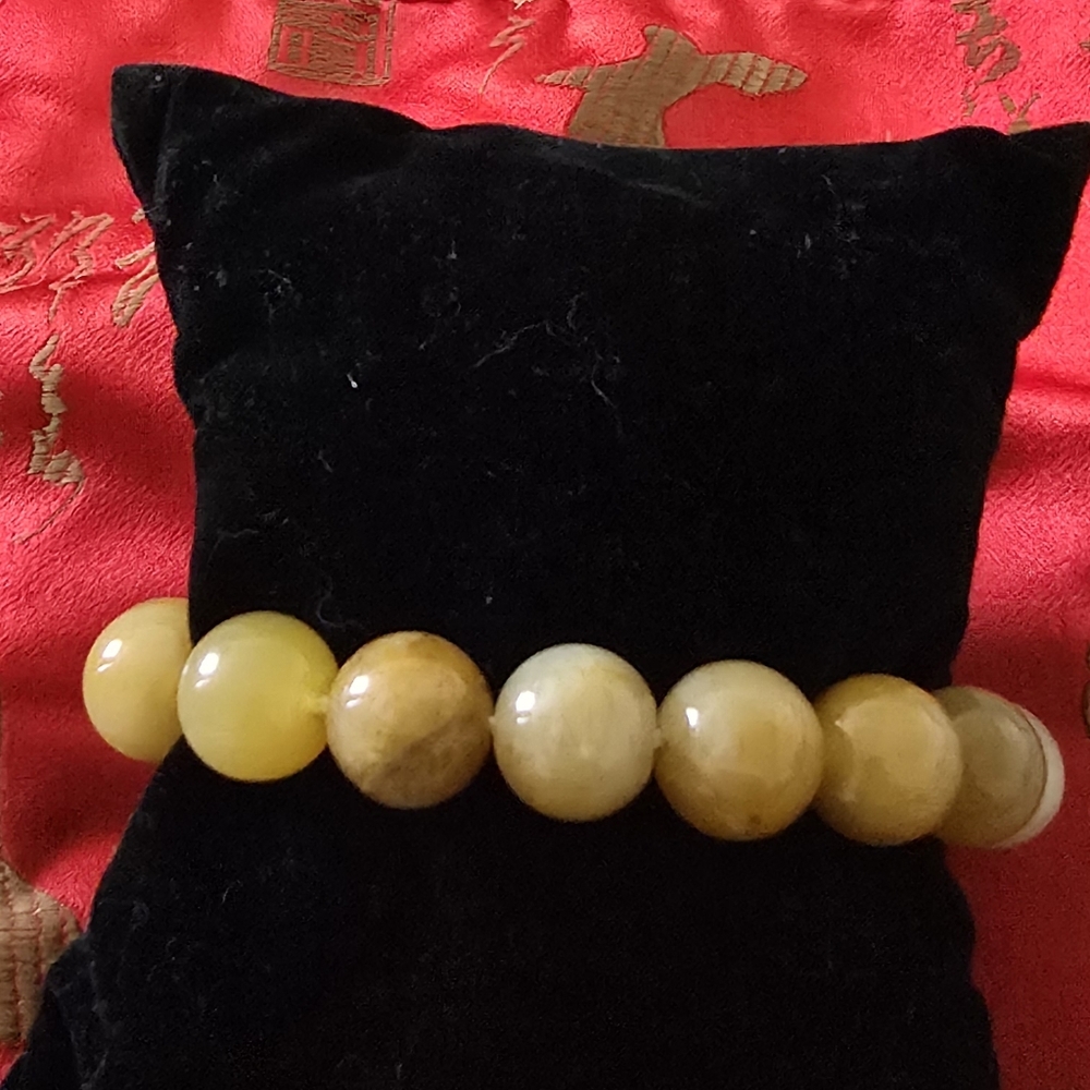 Elegant Yellow Beaded Bracelet